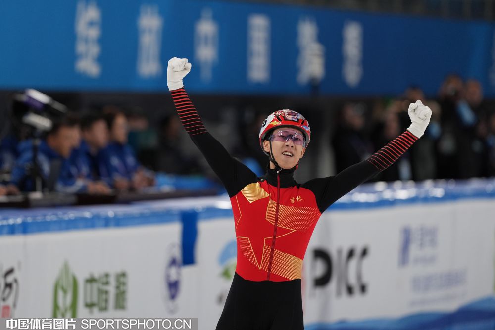 卡什：夏窗我收到好几份报价，但我就想留在维拉，我喜欢这里